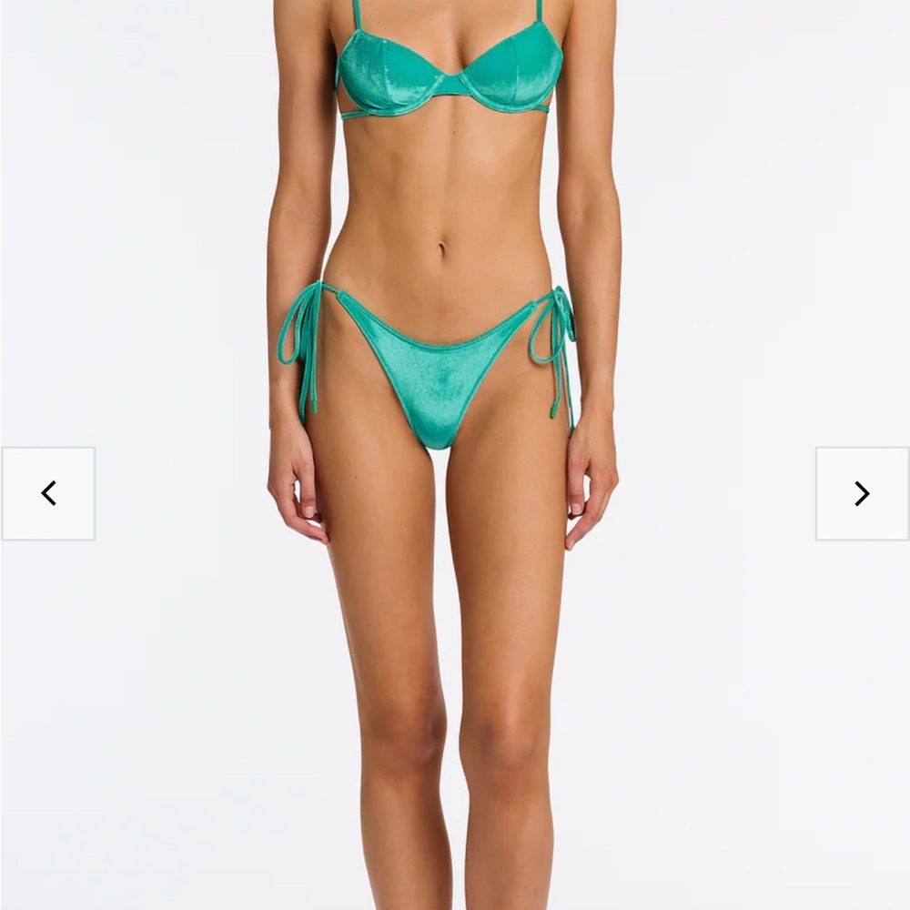 Triangl brand new bikini set